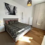 Luxury Privoz شقة